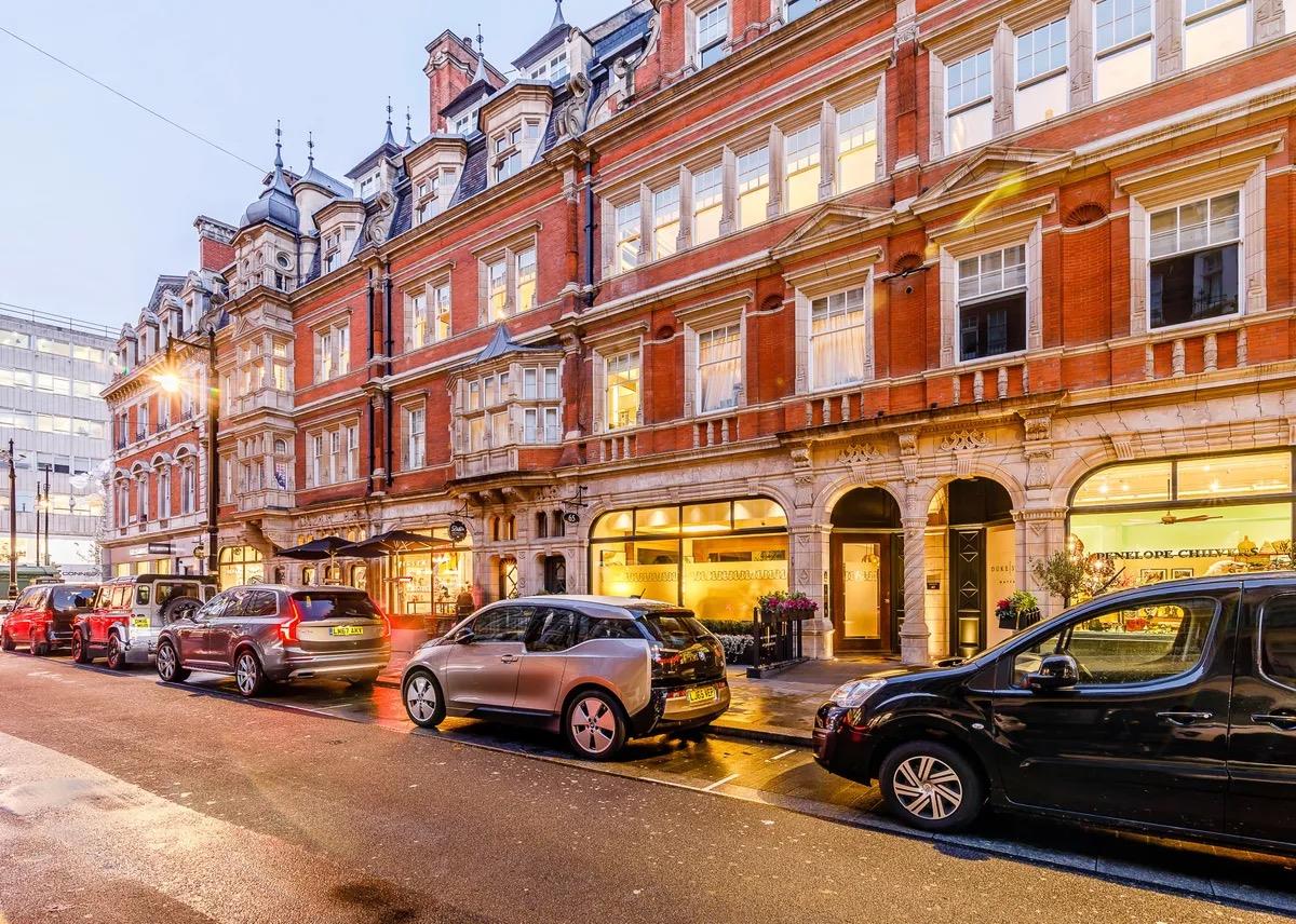 3 bed property in Duke Street, London